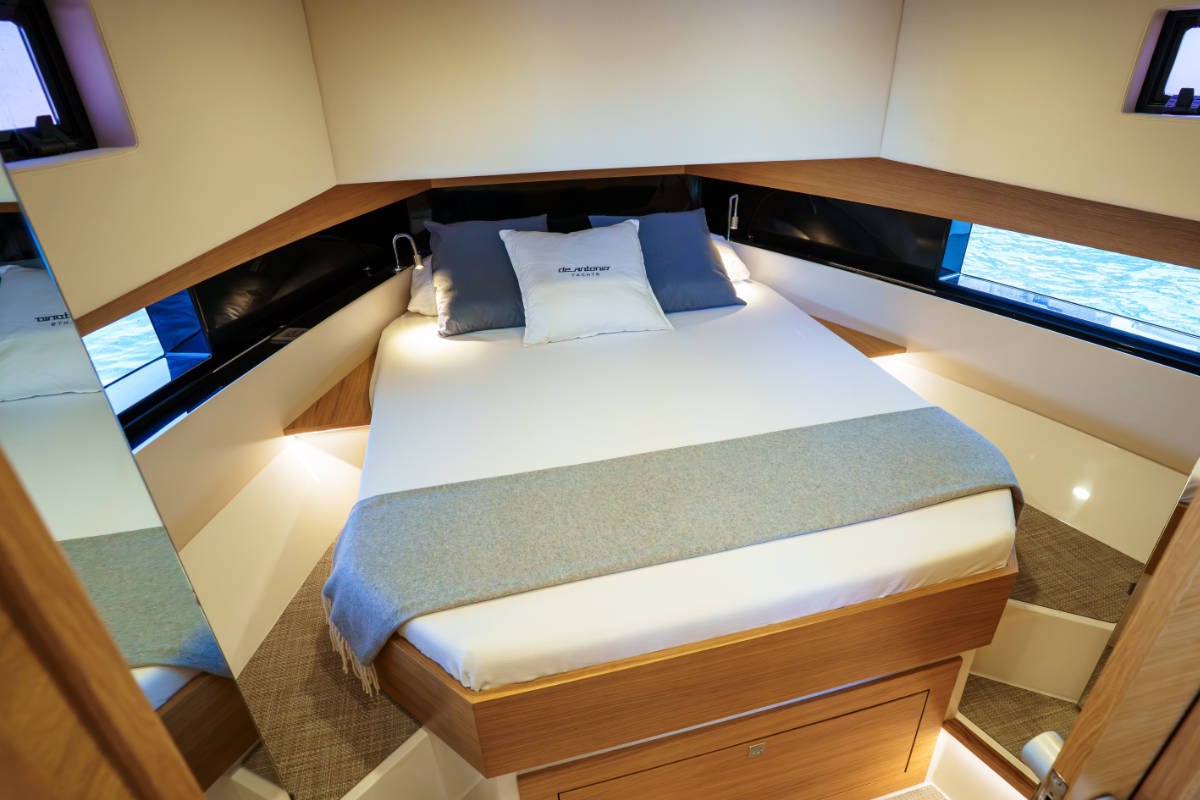 deantonioyachts-d42-i1