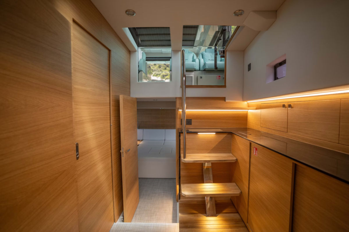 deantonioyachts-d50coupe-i7