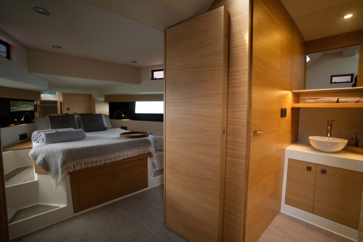 deantonioyachts-d50coupe-i9