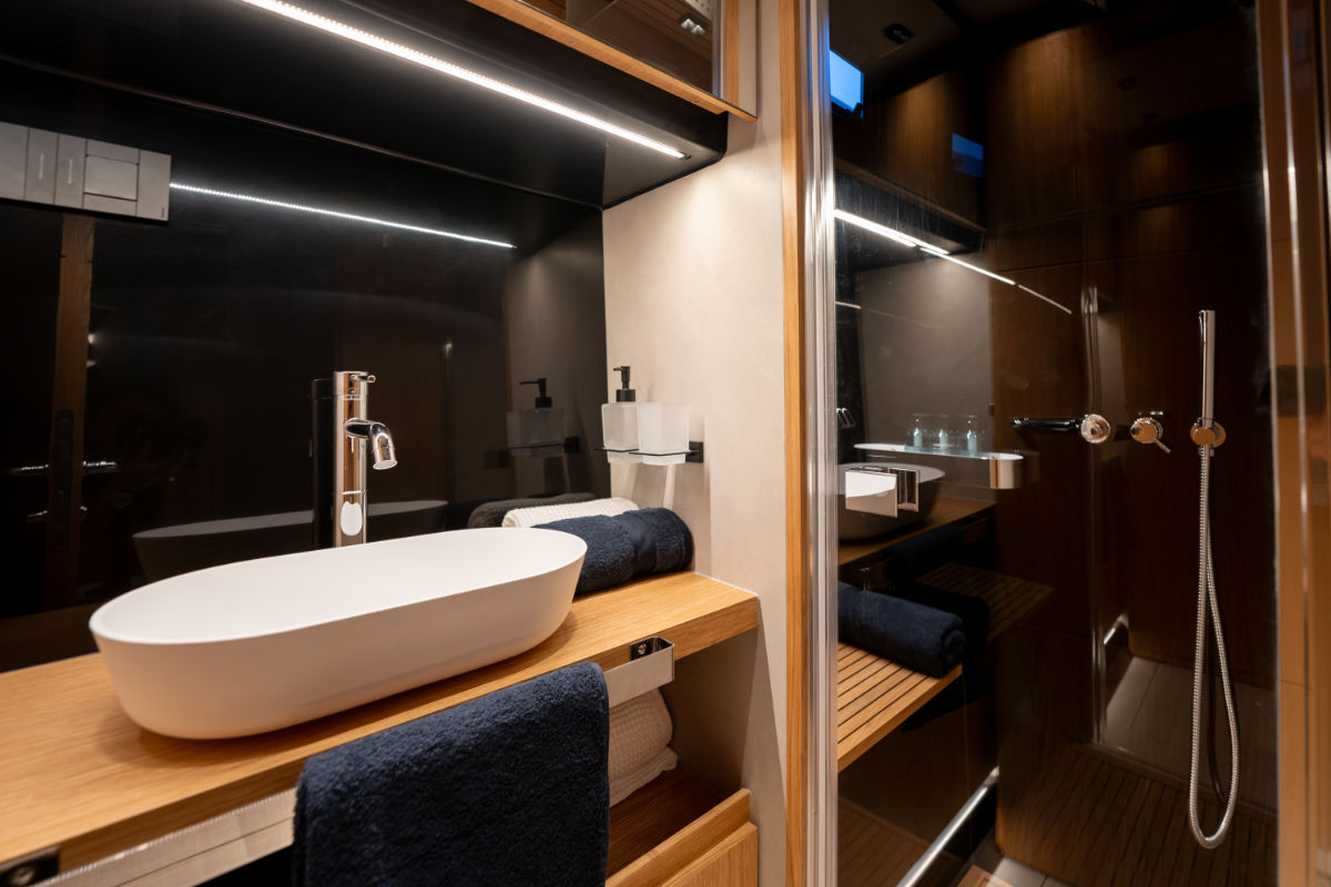 deantonioyachts-d60-i11