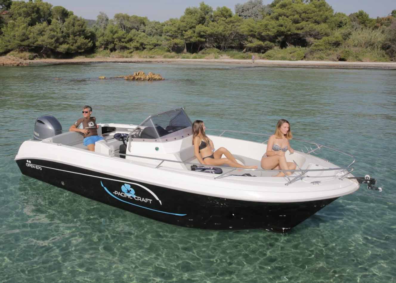 pacific-craft-670-open-ambiancesans-numéro-de-série-1630x860