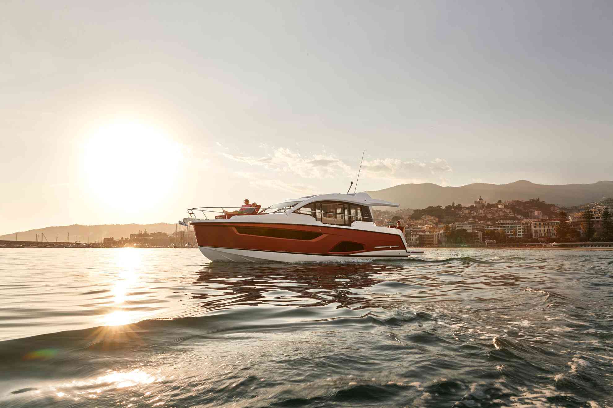 Sealine C430 vor der Küste von Sanremo.