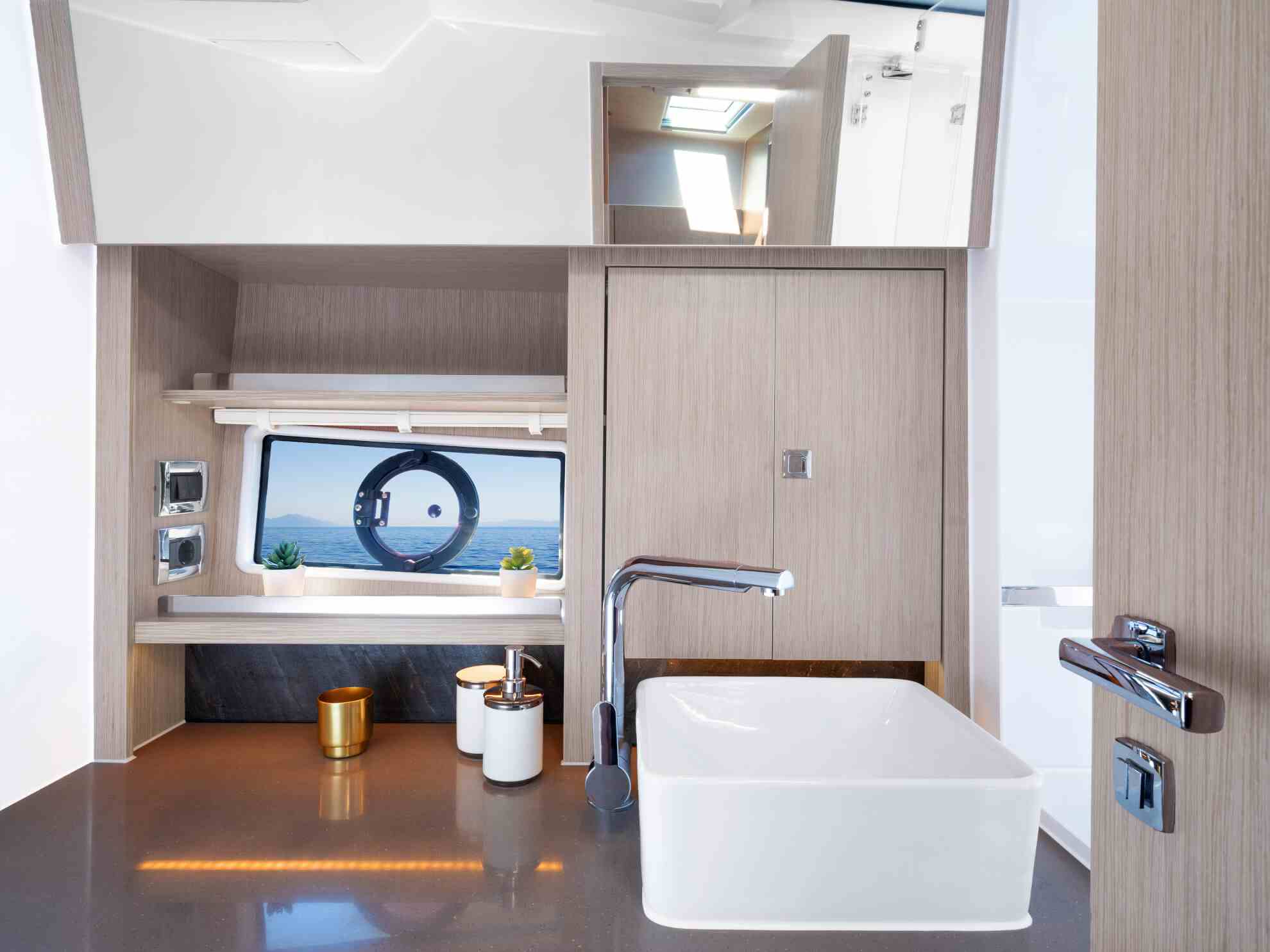 sealine-s335v-i4