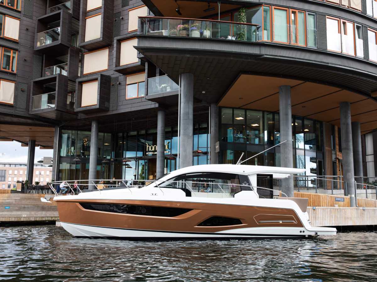 sealine-c390-22