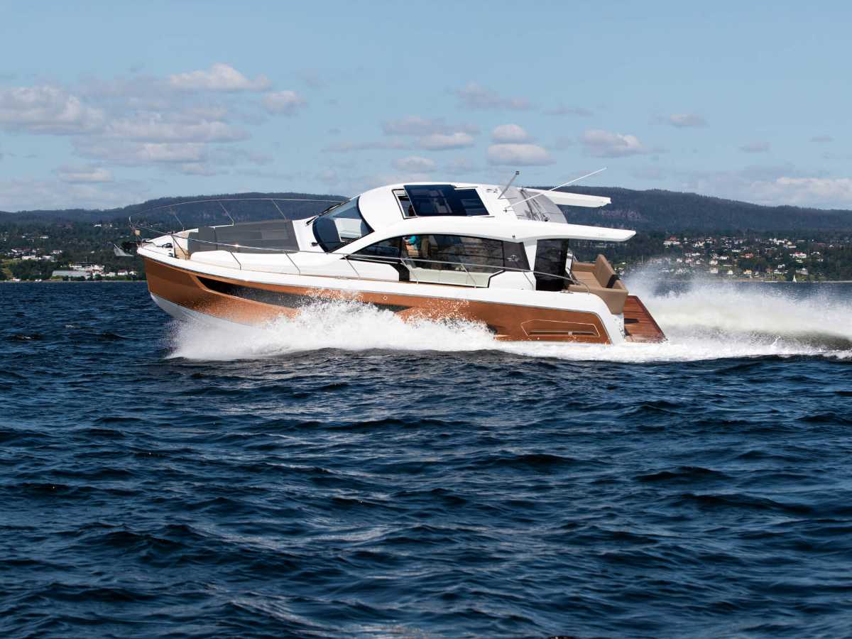 sealine-c390-8