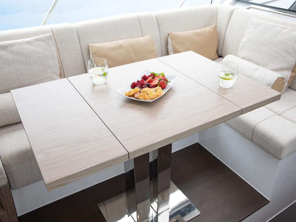 sealine_c390_interior_view_05_salon_002