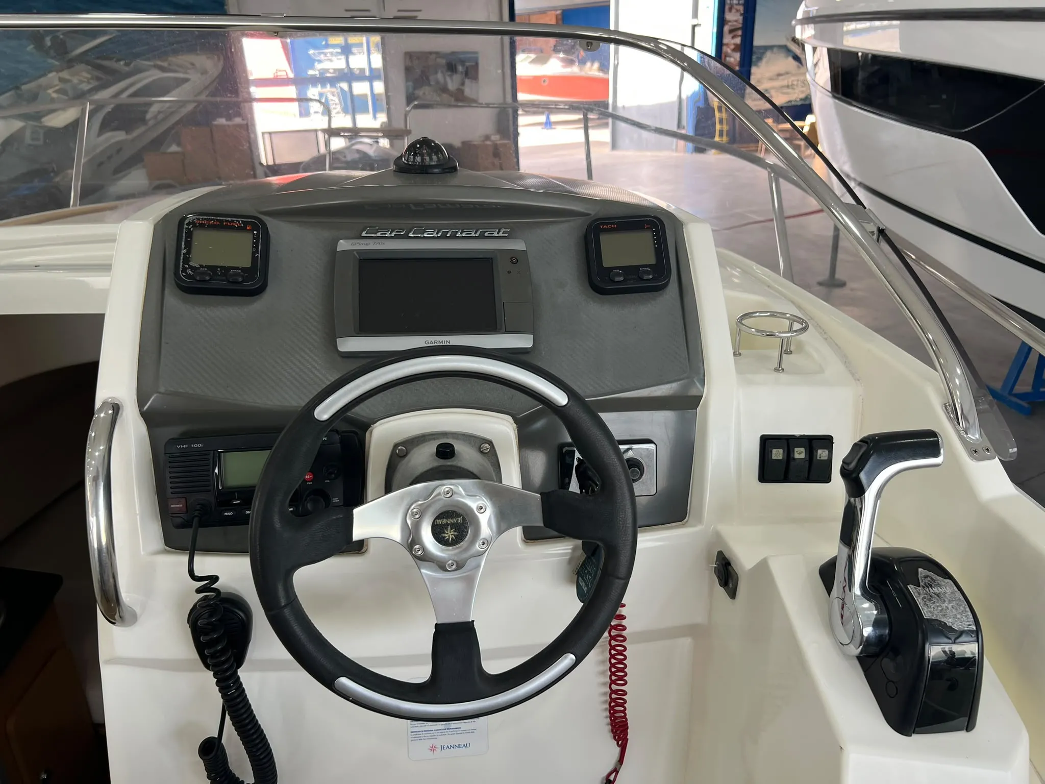 JEANNEAU CAP CAMARAT 7.5 WA (22)